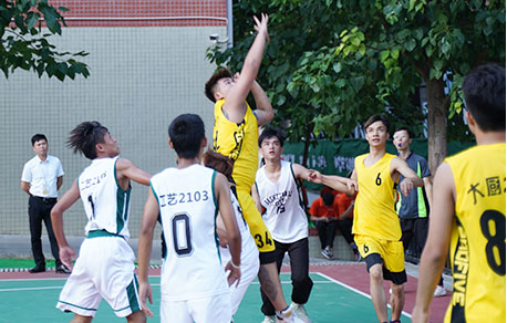 �������У԰����